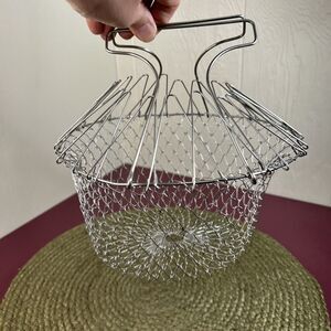 Vintage Style Collapsing Wire Mesh Egg Gathering Basket Farmhouse Vegetable NOS